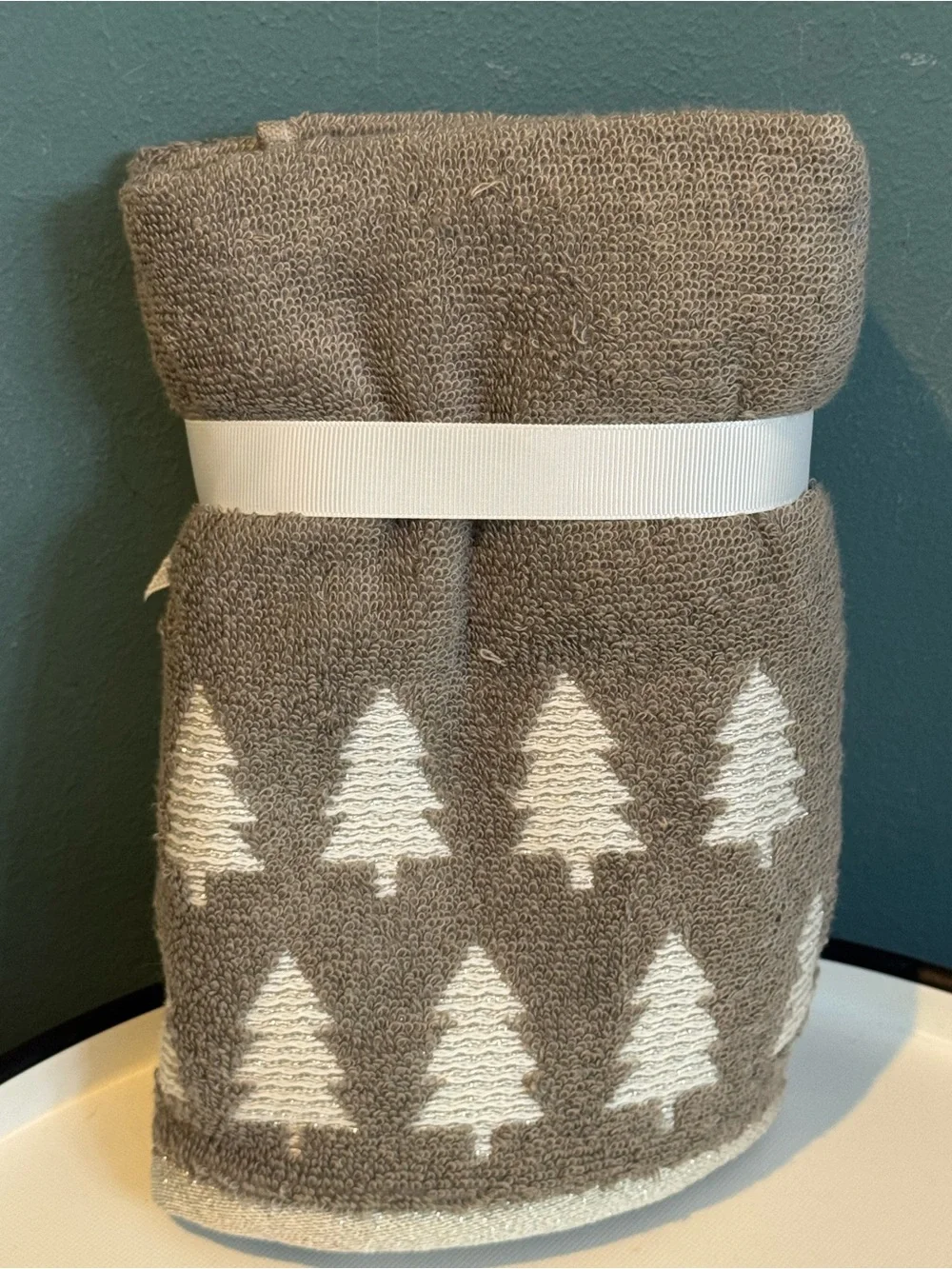 NWT Deborah Connolly 2 Pc. Hand Towels Set Gray Christmas Tree🌲
